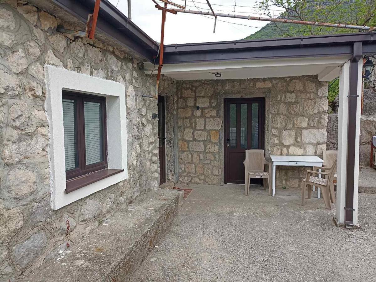 Villa Feel The Karuch à Cetinje Extérieur photo