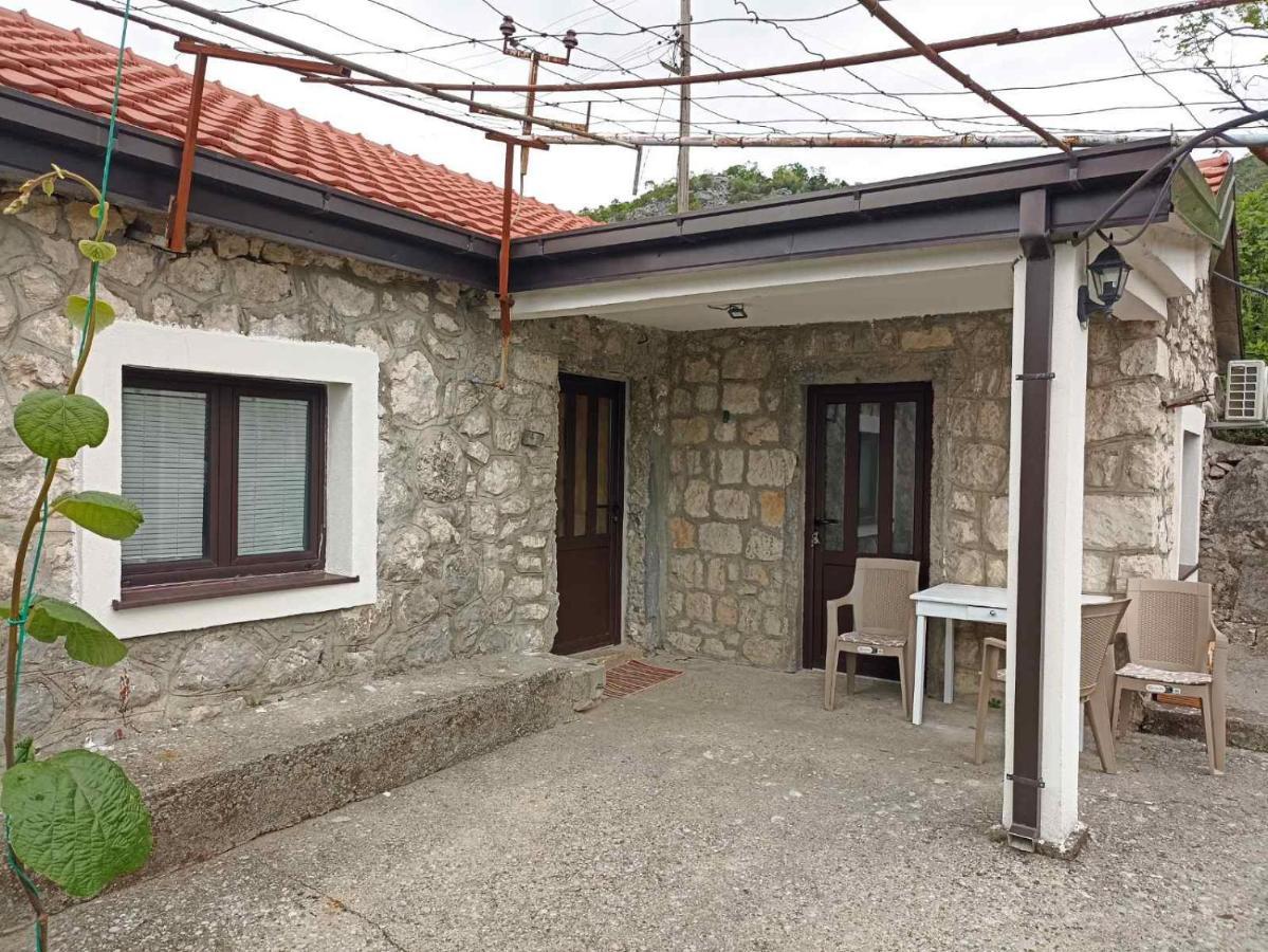 Villa Feel The Karuch à Cetinje Extérieur photo