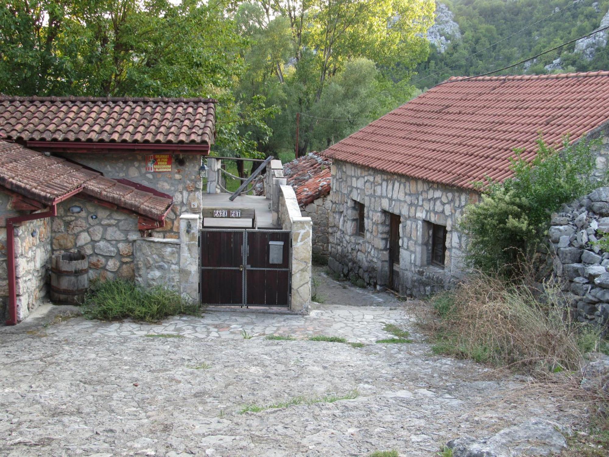 Villa Feel The Karuch à Cetinje Extérieur photo